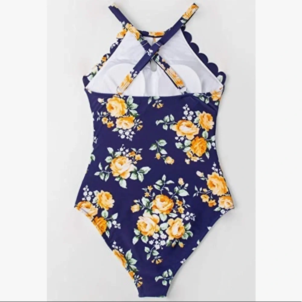 Cupshe Floral Scalloped Swimsuit Woman's Size‎ S